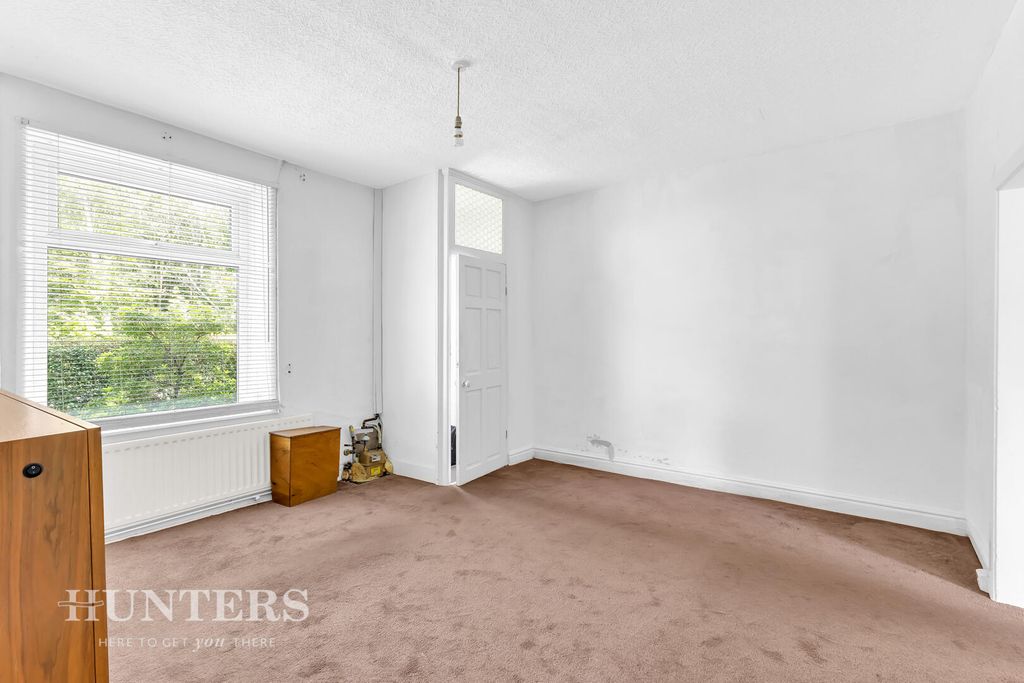 Property photo 3 of 19 Living Room