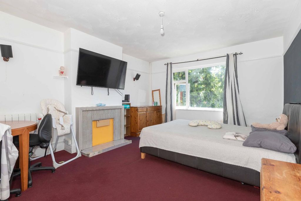 Property photo 3 of 11 36 Crabtree_1.Jpg