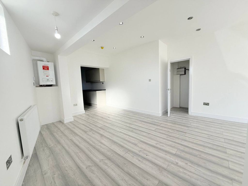 Property photo 2 of 11 Gallery