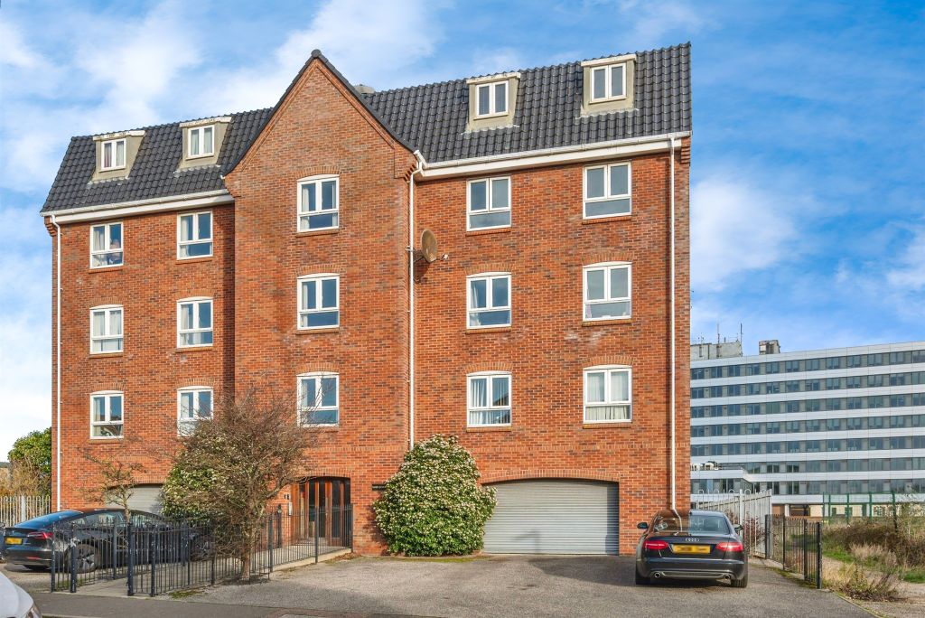 Property photo 2 of 17