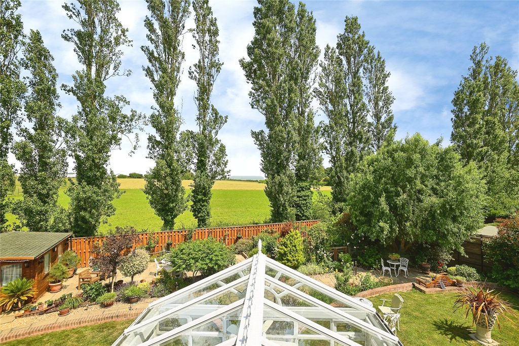 Property photo 3 of 33 Picture No. 06