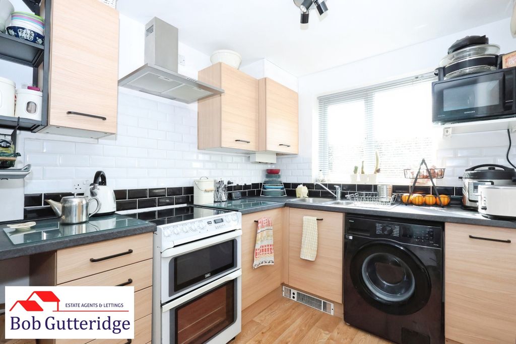 Property photo 3 of 20 Fitted Kitchen