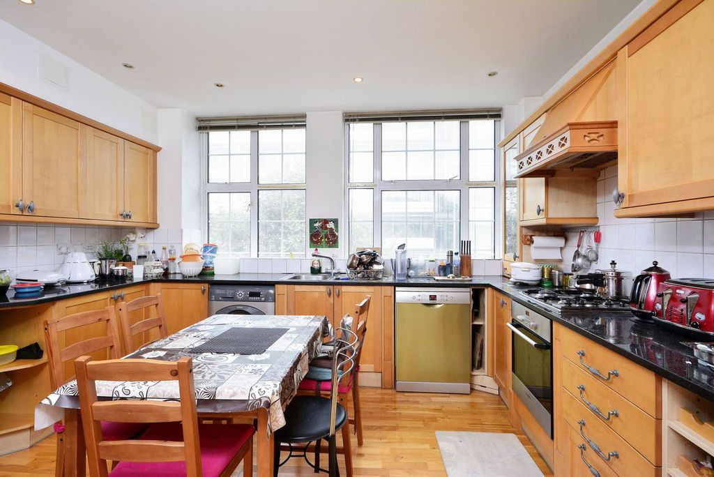 Property photo 3 of 6