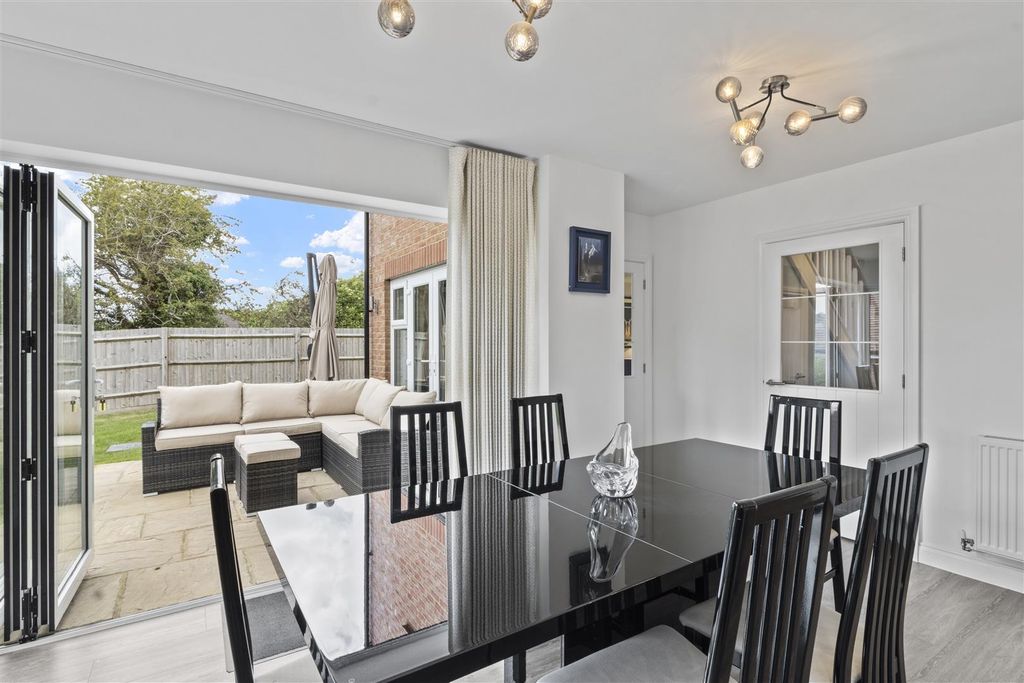 Property photo 3 of 40 Spacious Kitchen Diner