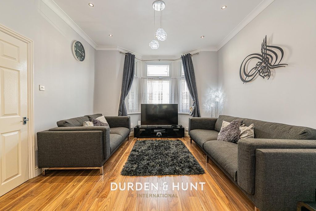 Property photo 2 of 20 Henley-13.Jpg