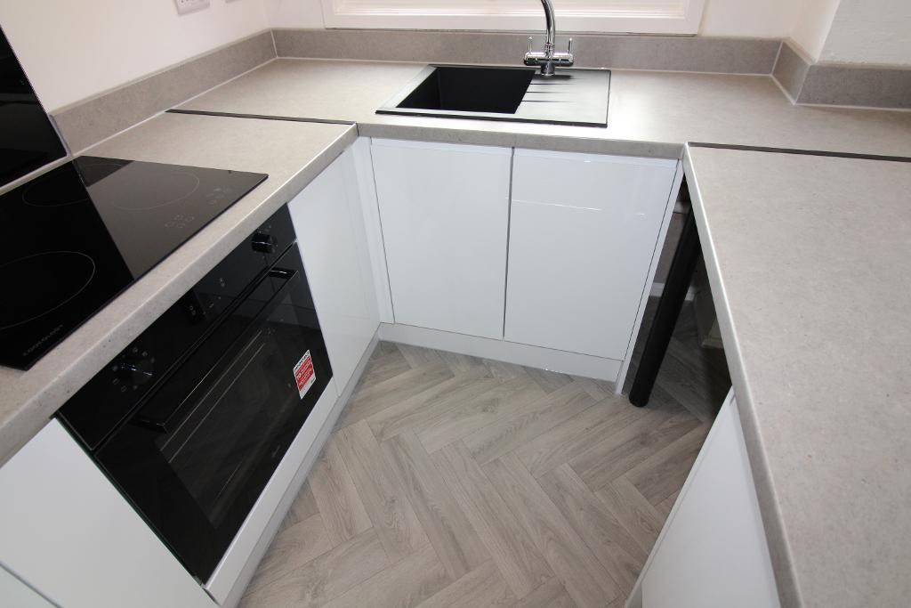 Property photo 3 of 6 Kitchen