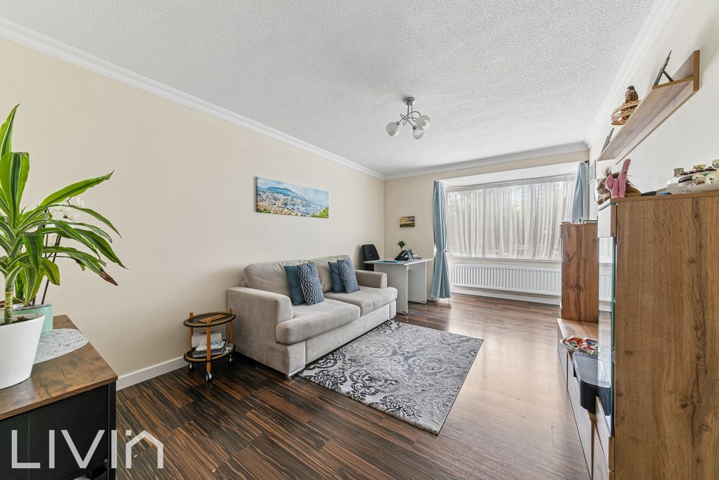 Property photo 2 of 8 Viceroy Court 16 -1
