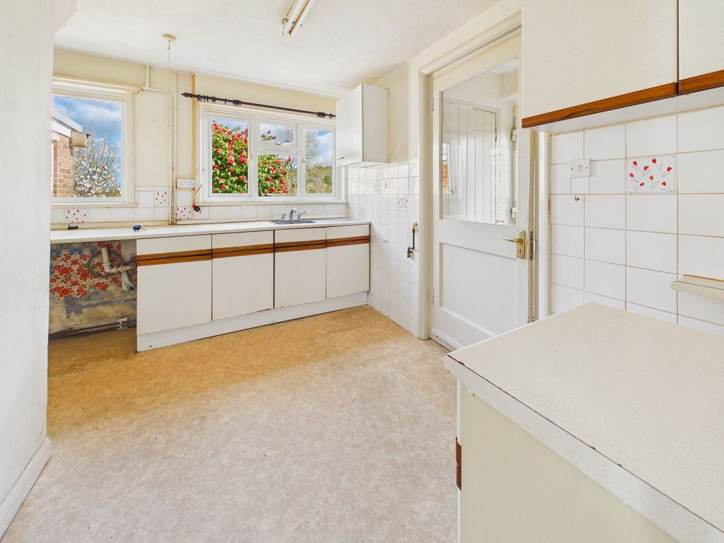 Property photo 2 of 24 Kitchen