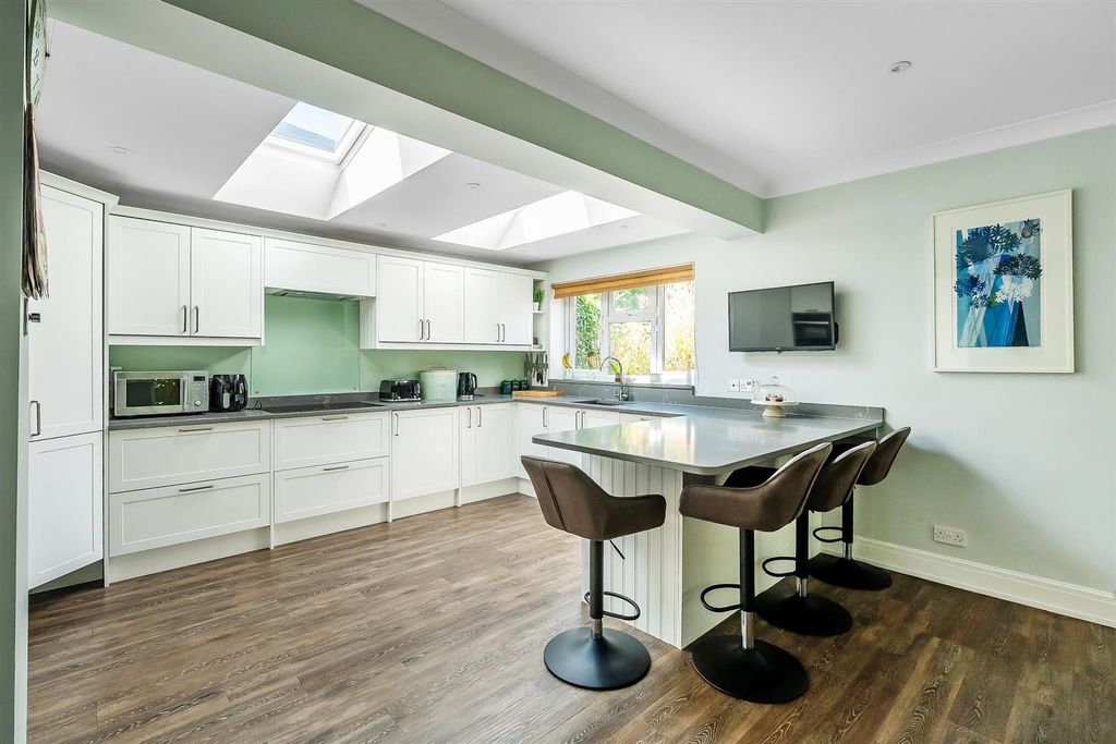 Property photo 3 of 19 .Little-Bookham-Street-20.Jpg