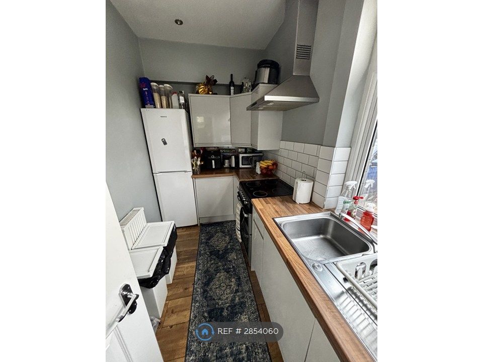 Property photo 2 of 7 Kitchen