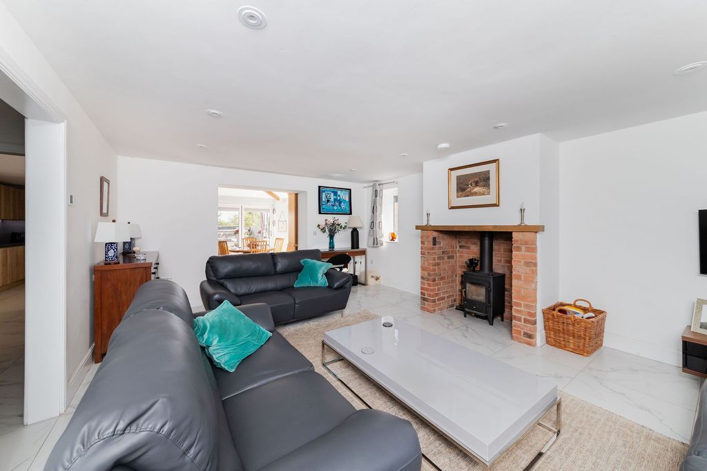 Property photo 2 of 17 Reception