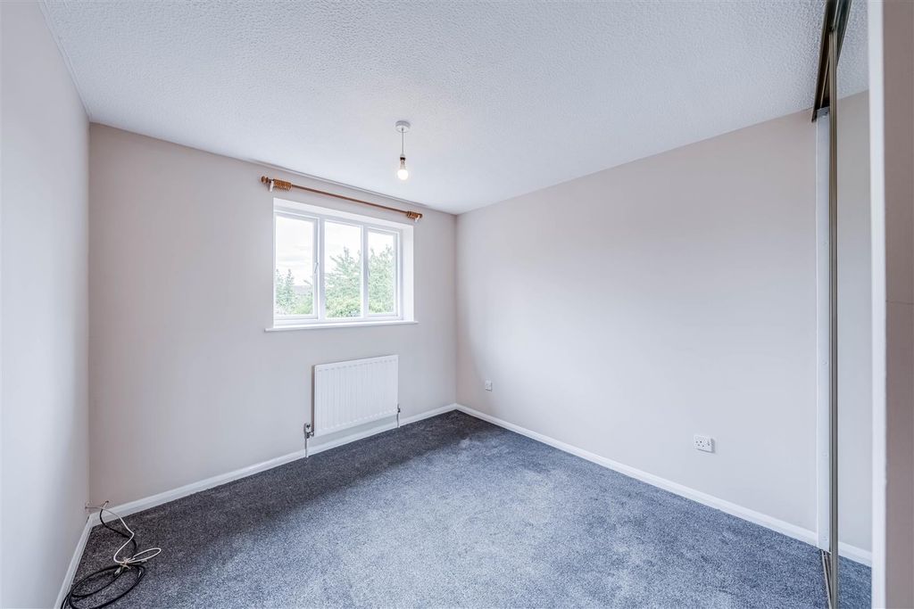 Property photo 3 of 16 Bedroom