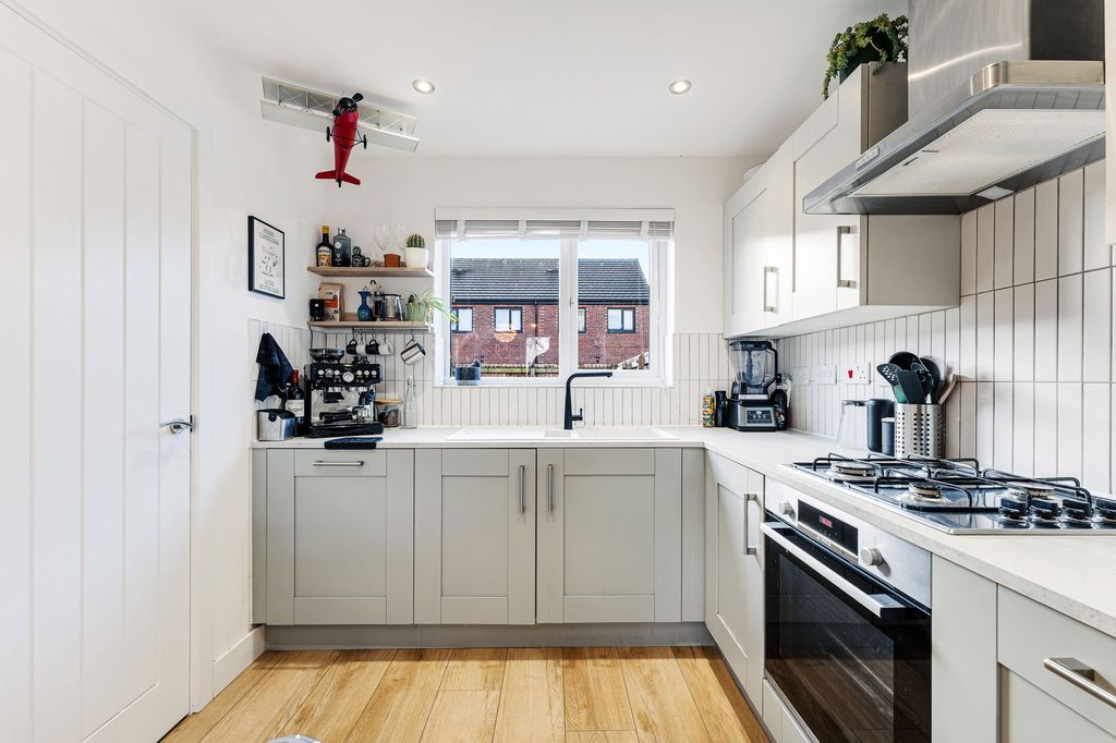 Property photo 3 of 33