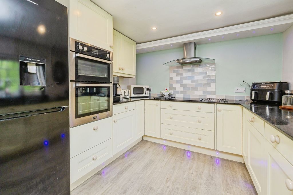 Property photo 2 of 32