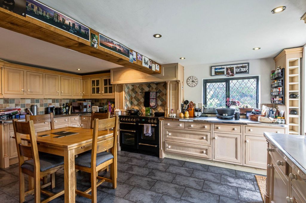 Property photo 3 of 44