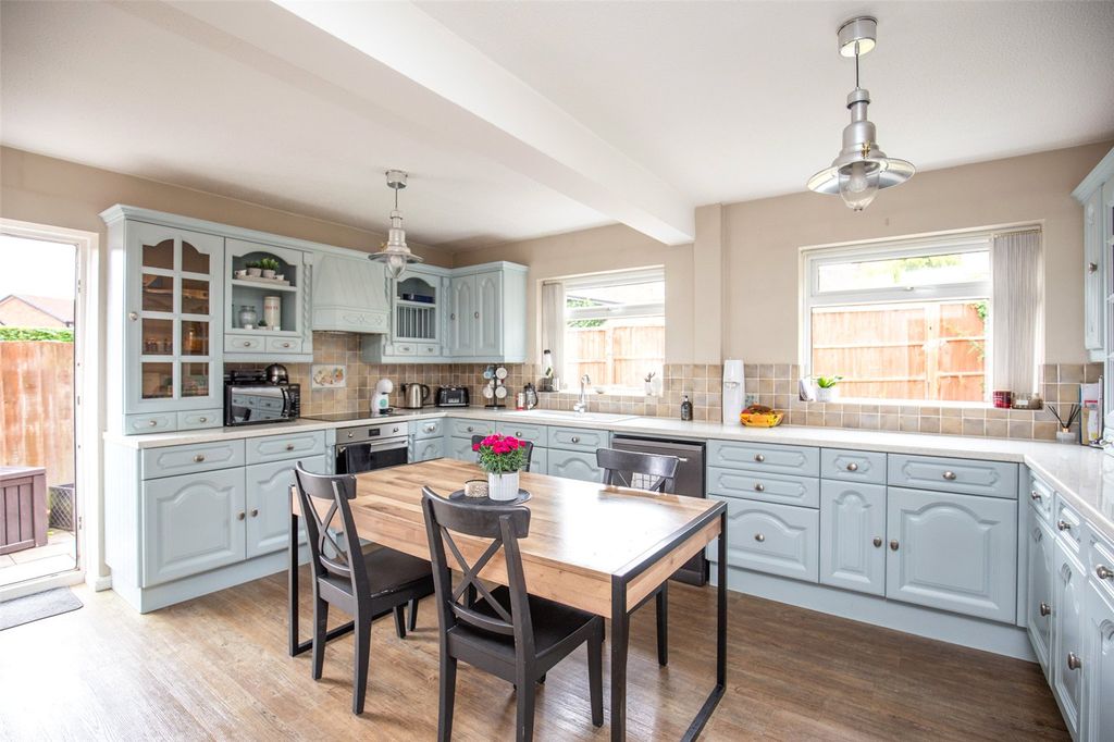 Property photo 2 of 27 Picture No. 10