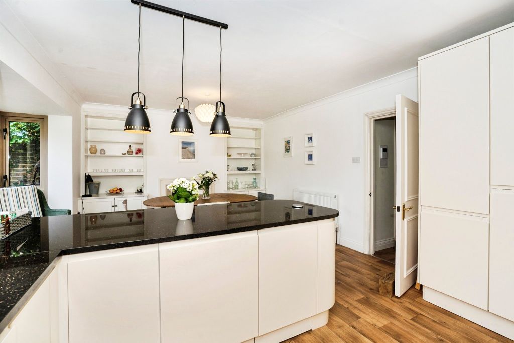 Property photo 3 of 30