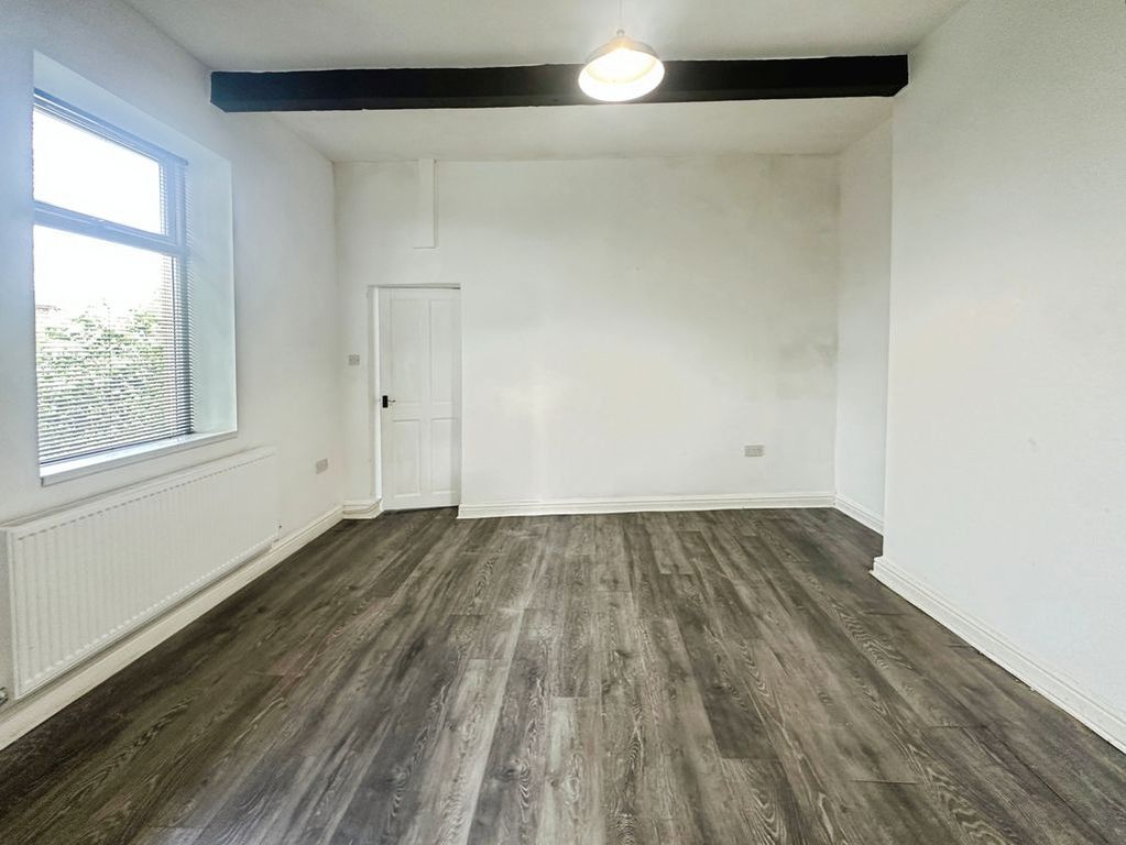 Property photo 3 of 10 Dining Room