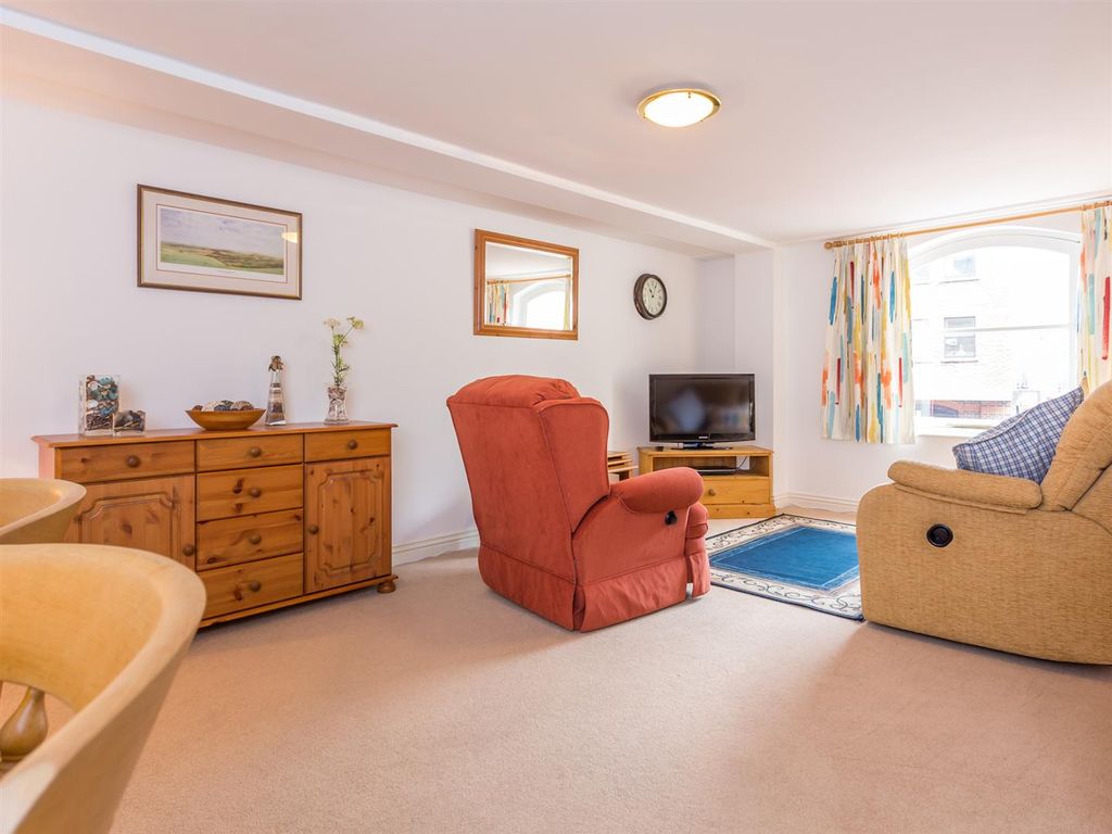 Property photo 2 of 16 6 Castle Street-2_2048_X_1536.Jpg