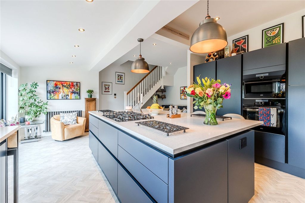 Property photo 2 of 20 Kitchen