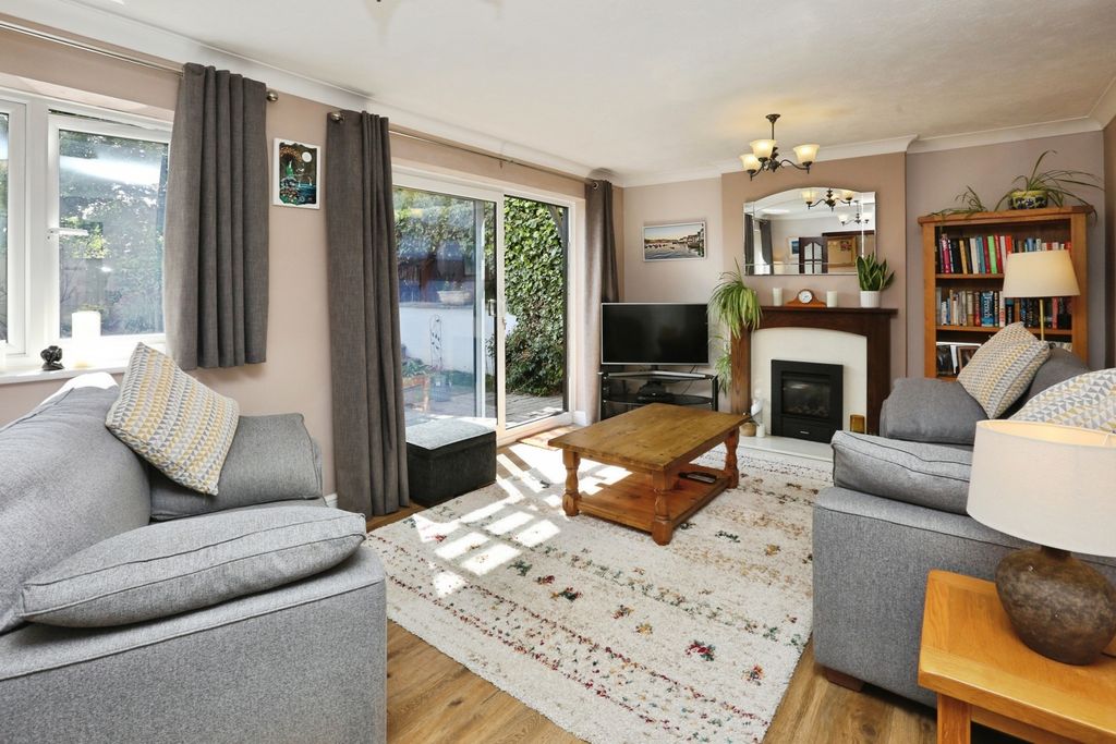 Property photo 2 of 17 Photo