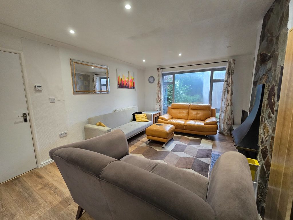 Property photo 1 of 16 3641870