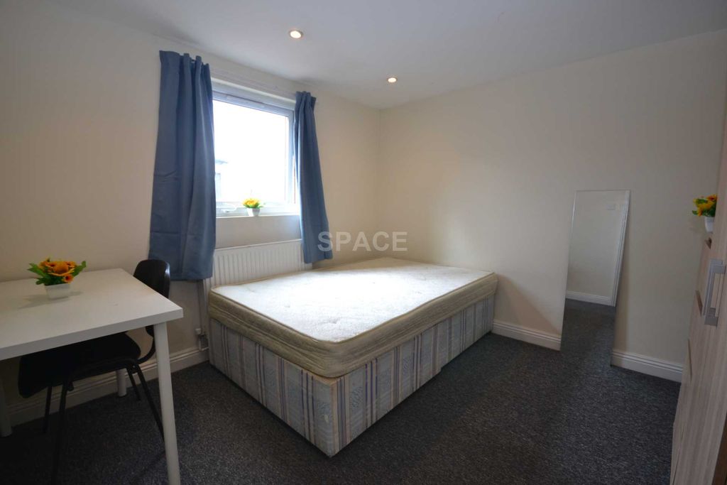 Property photo 1 of 4