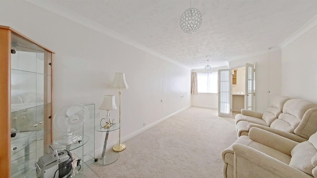 Property photo 2 of 17 Lounge/Diner