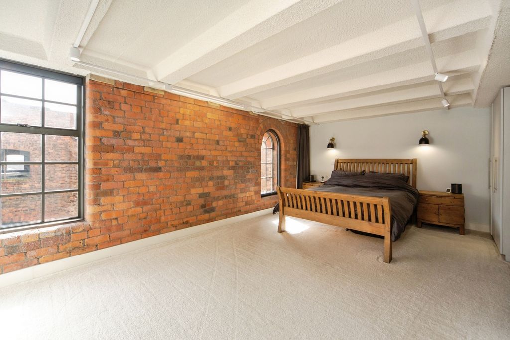 Property photo 2 of 19 Pbox-Img.Jpg