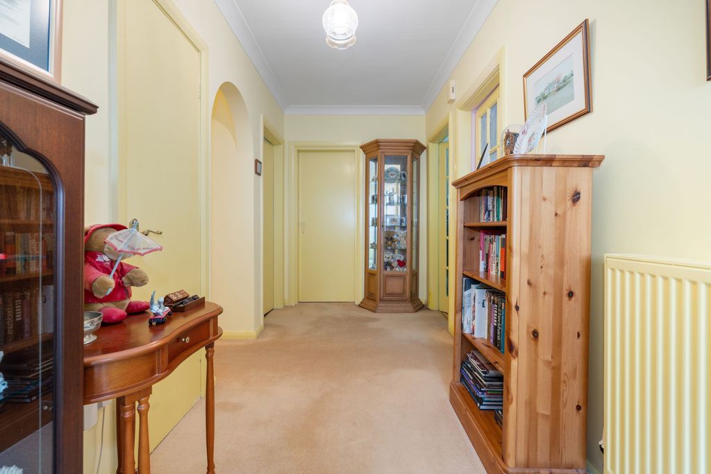 Property photo 3 of 28