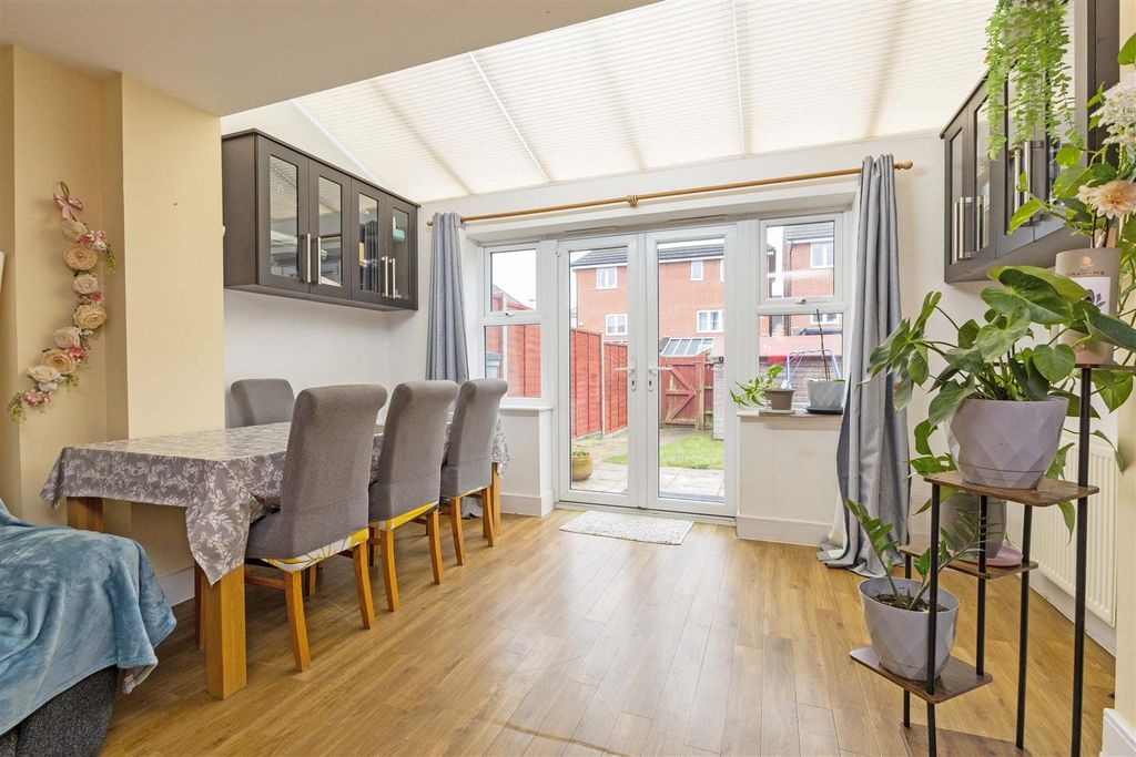 Property photo 3 of 18 1 Collier Close-11.Jpg