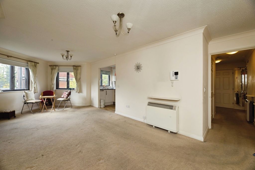 Property photo 2 of 17 Photo