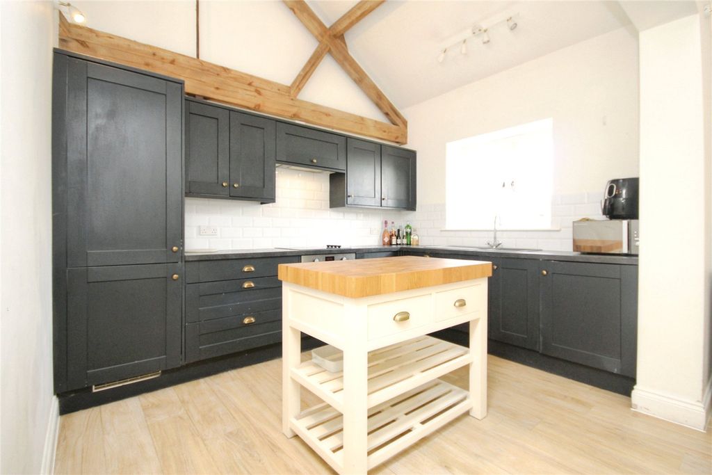 Property photo 3 of 9 Kitchen