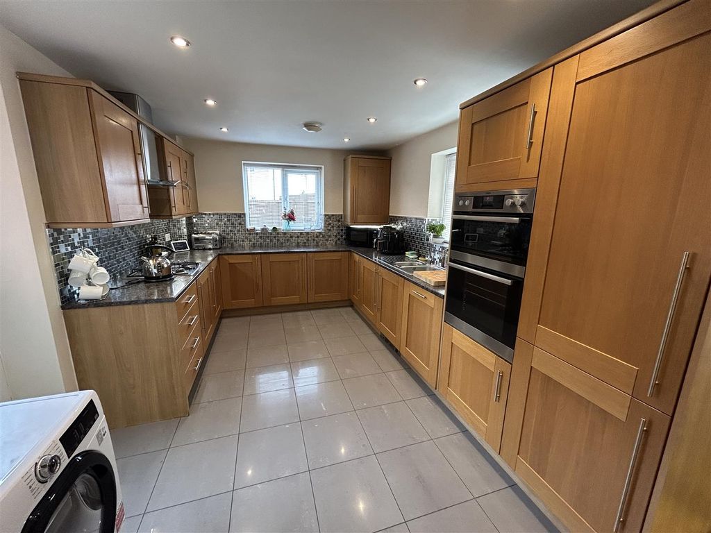 Property photo 3 of 22 Breakfast Kitchen