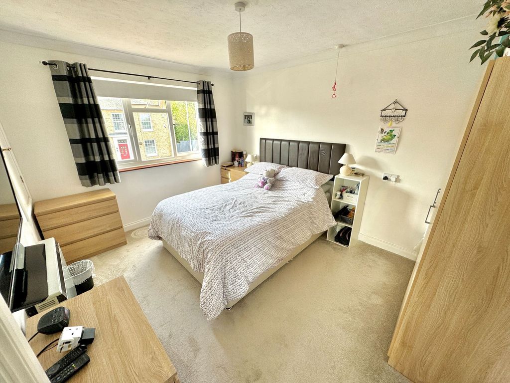 Property photo 2 of 8