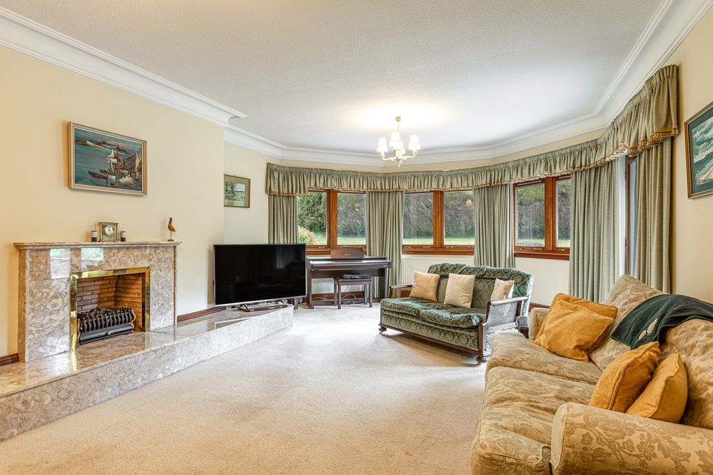 Property photo 2 of 34 Sitting Room
