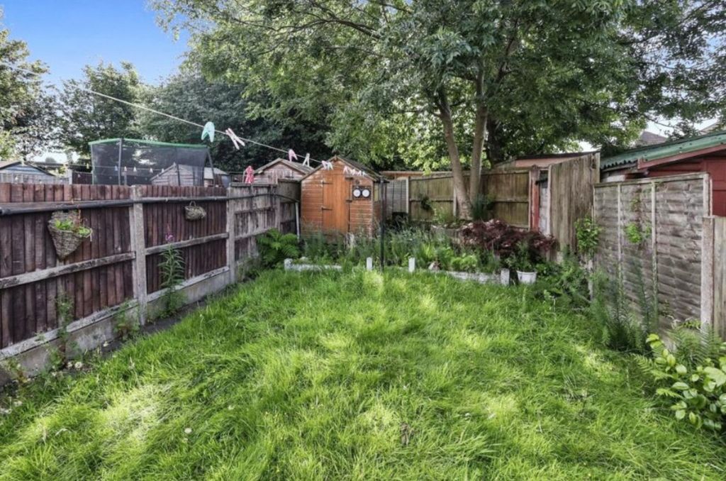 Property photo 2 of 9