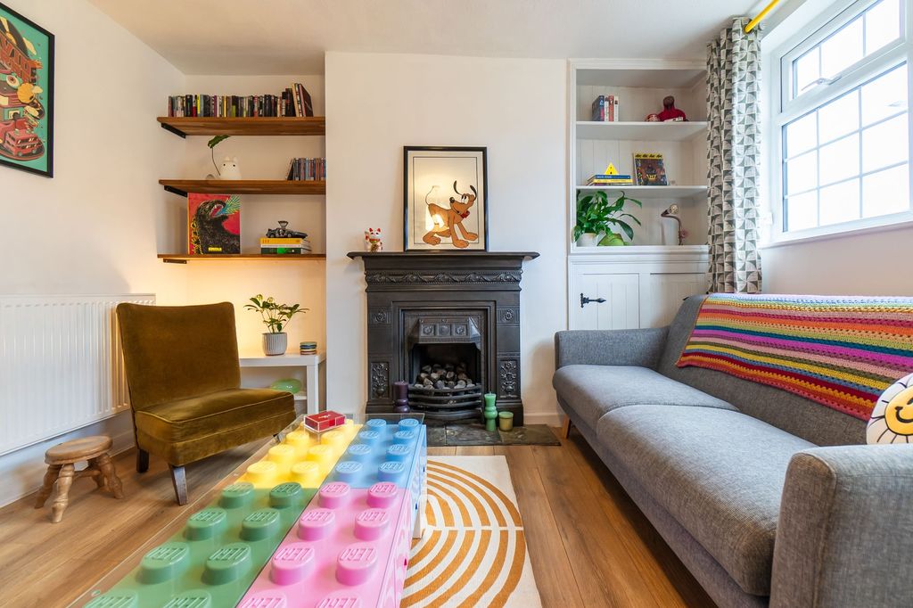 Property photo 2 of 31