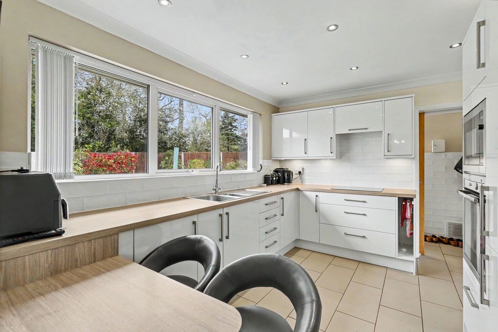 Property photo 3 of 48