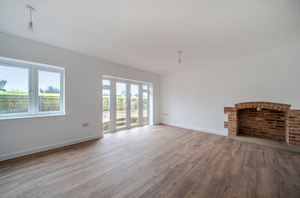 Property photo 3 of 22 1399672-17-696E02...