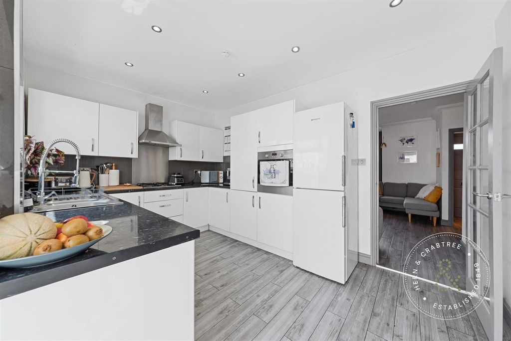 Property photo 3 of 28 Muirton-Road-07.Jpg