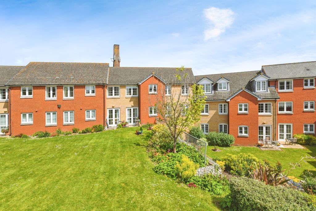 Property photo 1 of 12 Communal Gardens