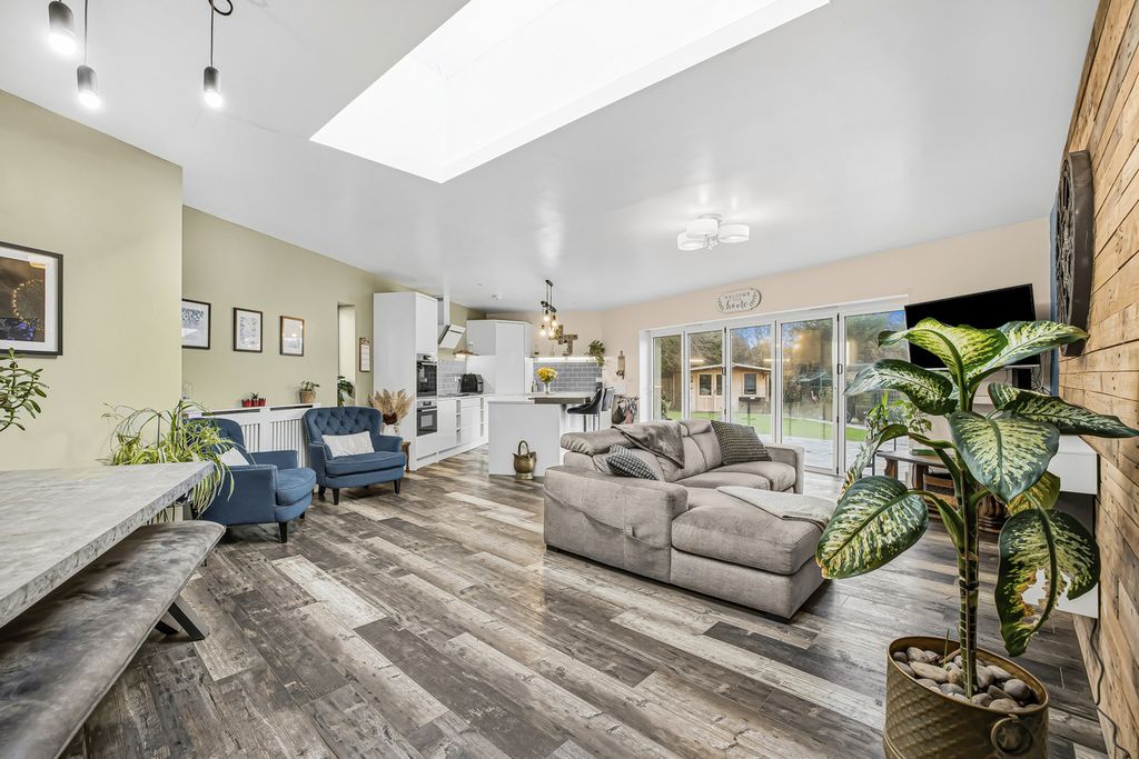 Property photo 1 of 25