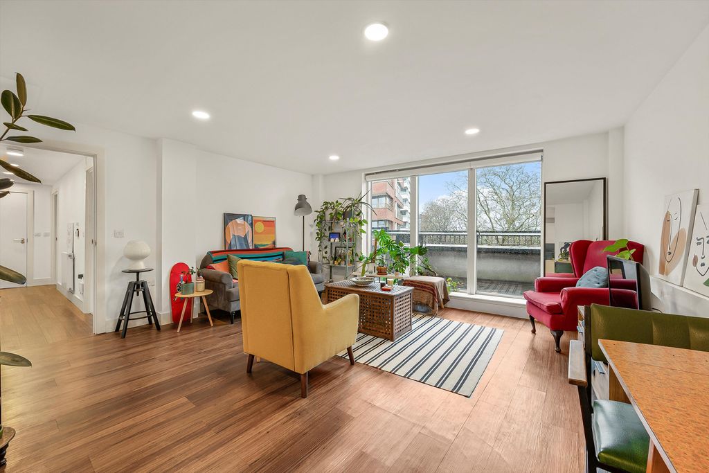 Property photo 2 of 12 Image