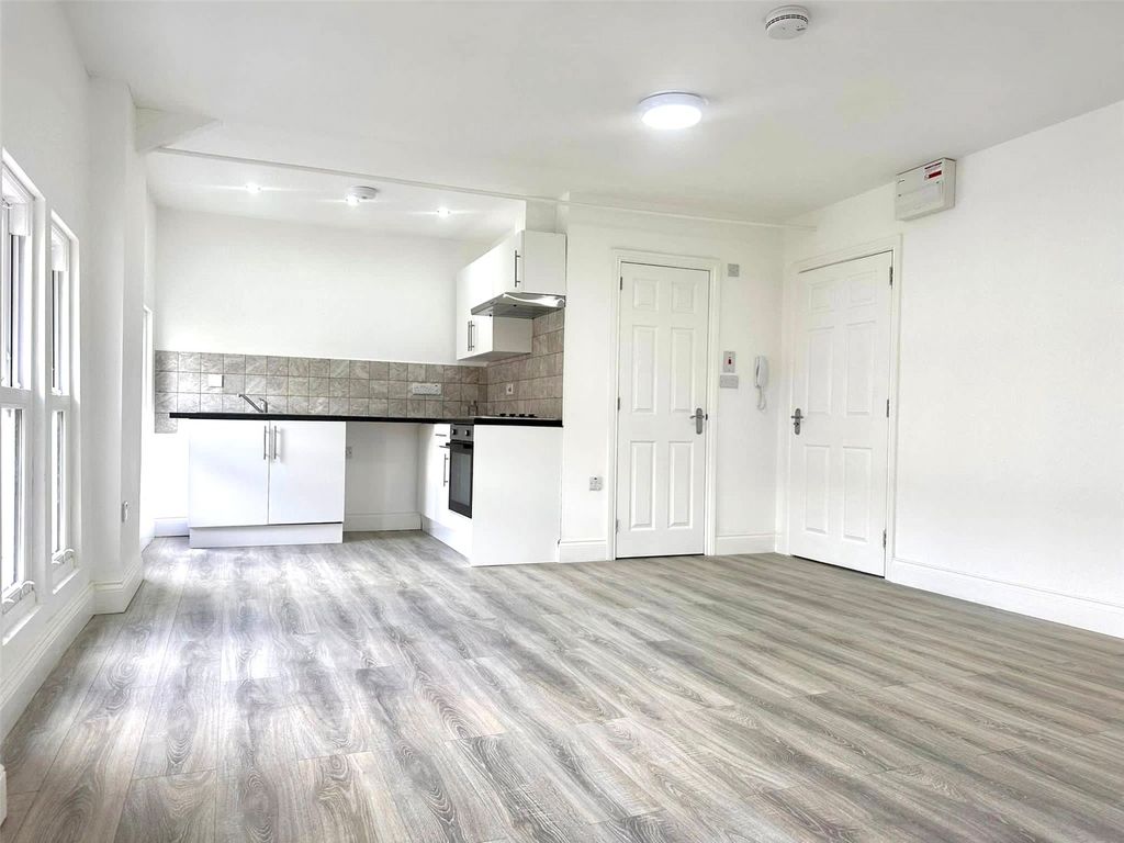 Property photo 1 of 5 Studio Apartment