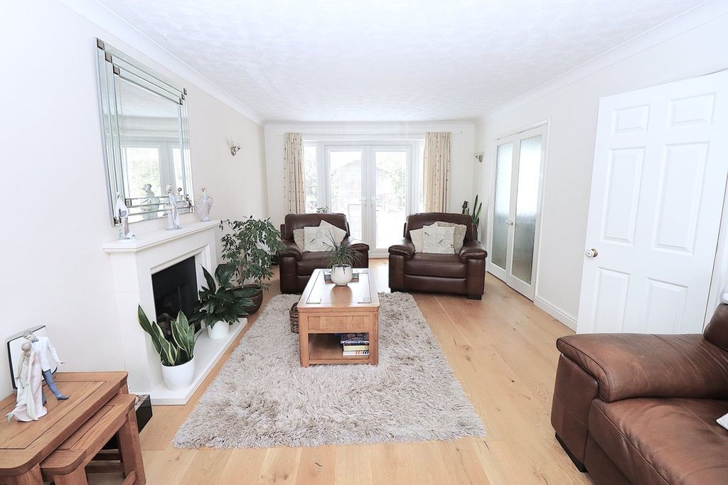 Property photo 2 of 19