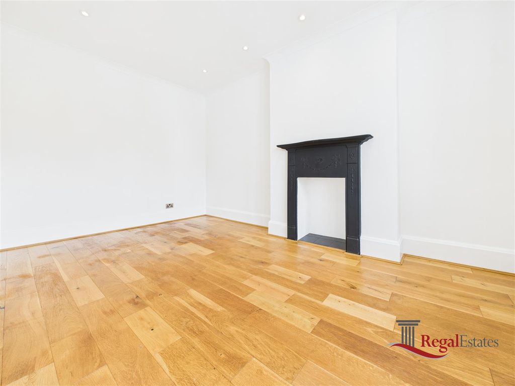 Property photo 2 of 10 Cam02489G0-Pr0222-Still011.Jpg