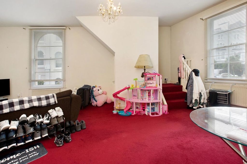 Property photo 3 of 8