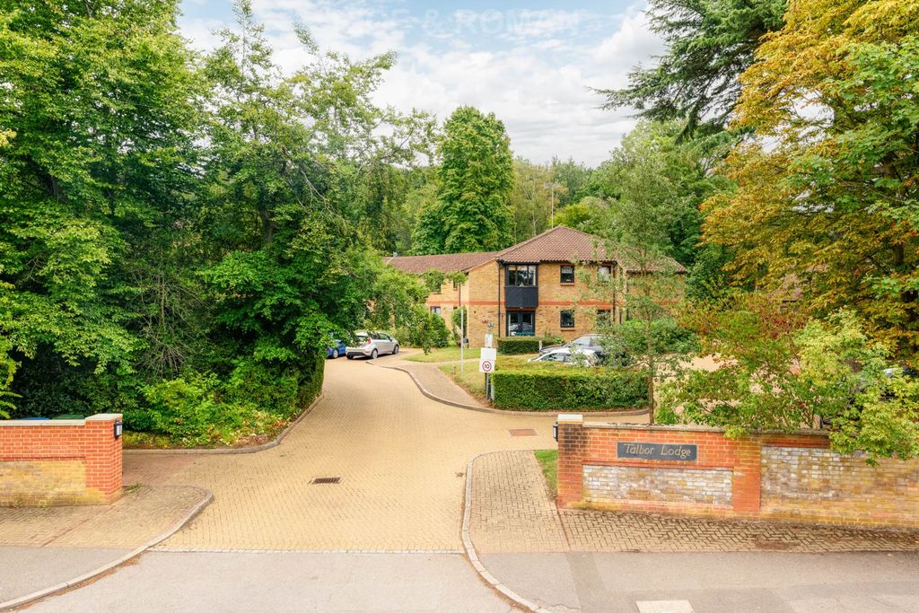 Property photo 1 of 8
