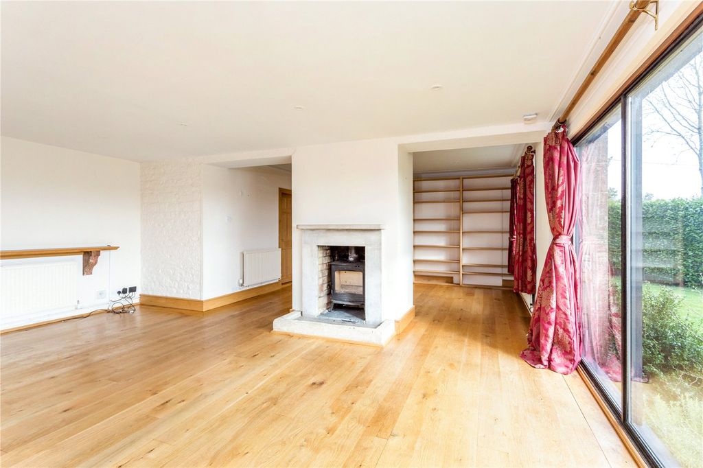 Property photo 3 of 9 Sitting Room